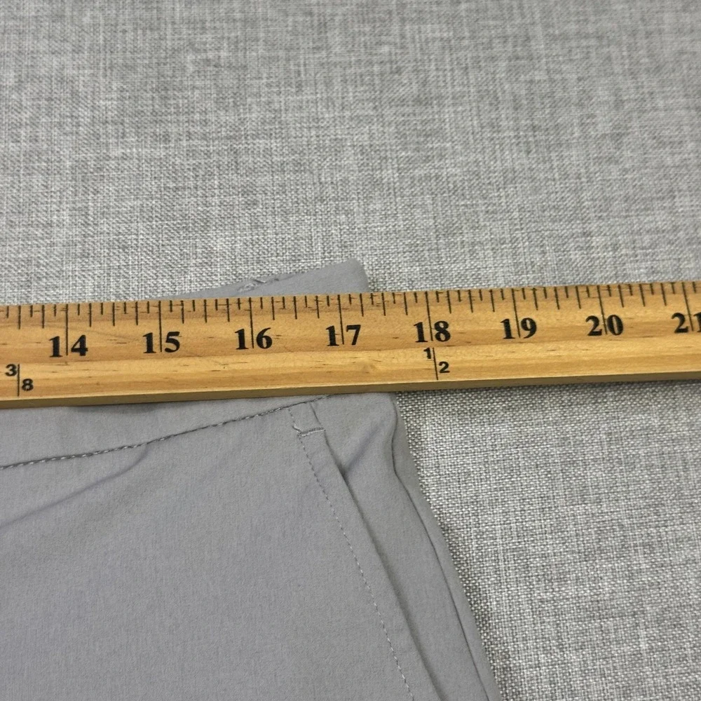 Holderness & Bourne Performance Golf Chino Shorts Mens 35 Gray Polyester